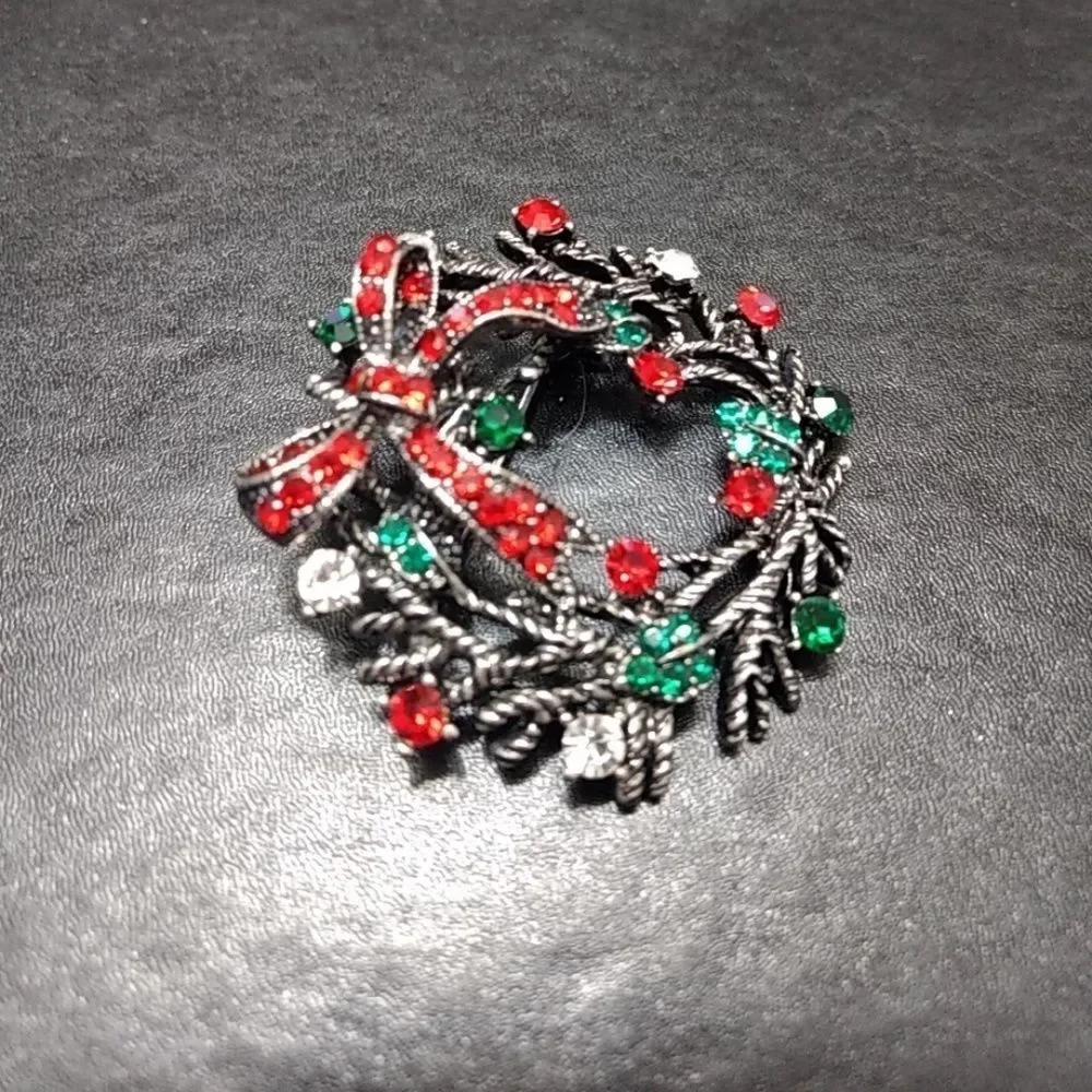 Silver tone holiday wreath brooch